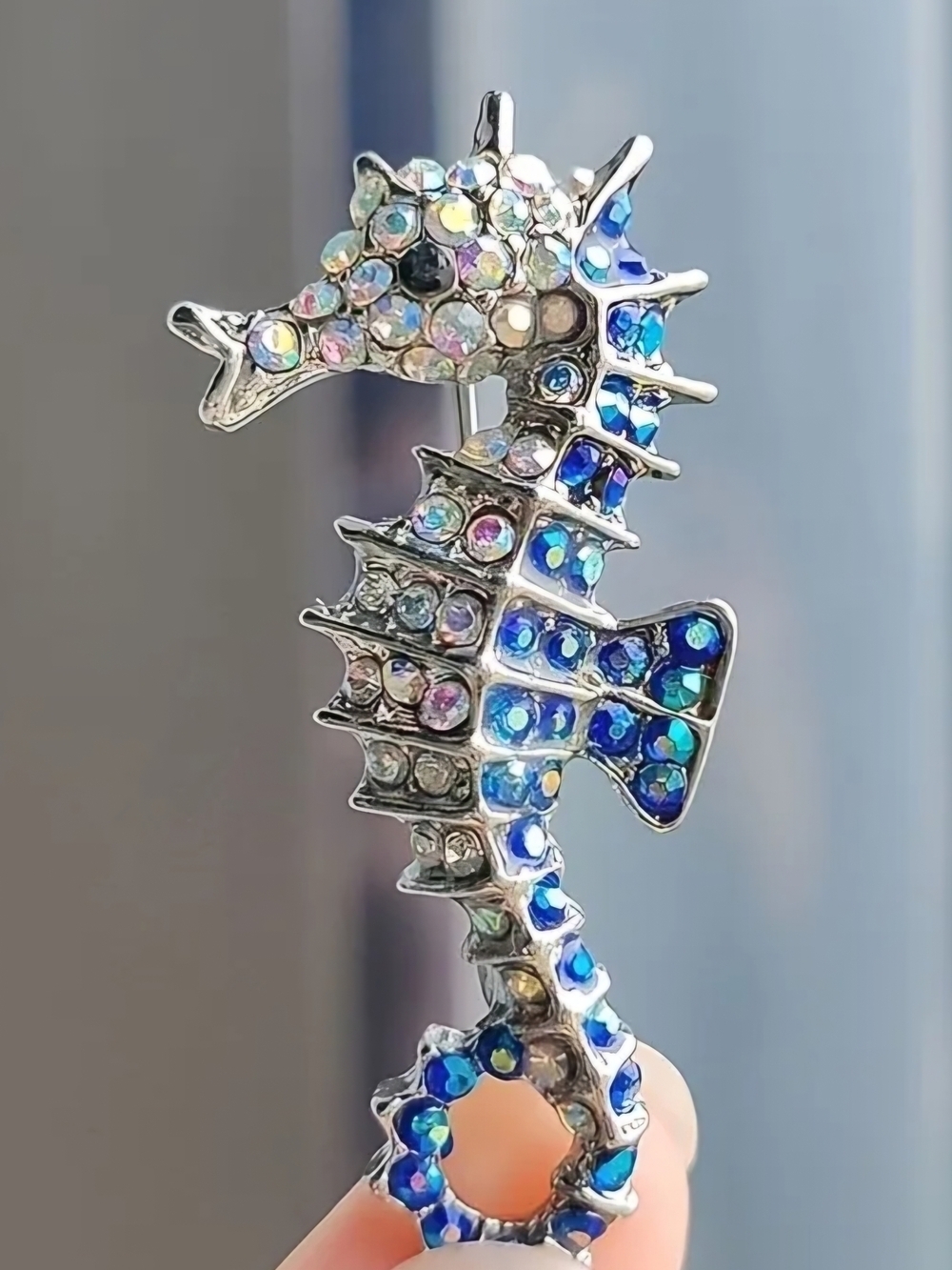Trendy Blue Multicolor Rhinestone Animal Print Seahorse Brouche NIP.